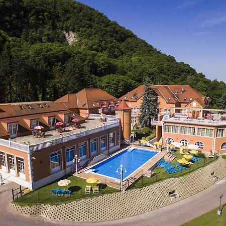 Hotel Bellevue Esztergom Buitenkant foto